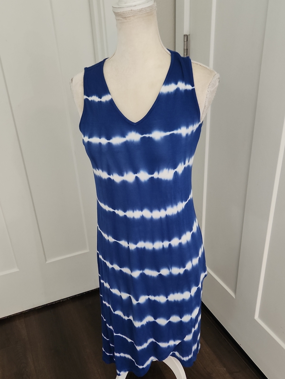 Design History Blue and White Tie-Dye V-Neck Midi Dress Small New